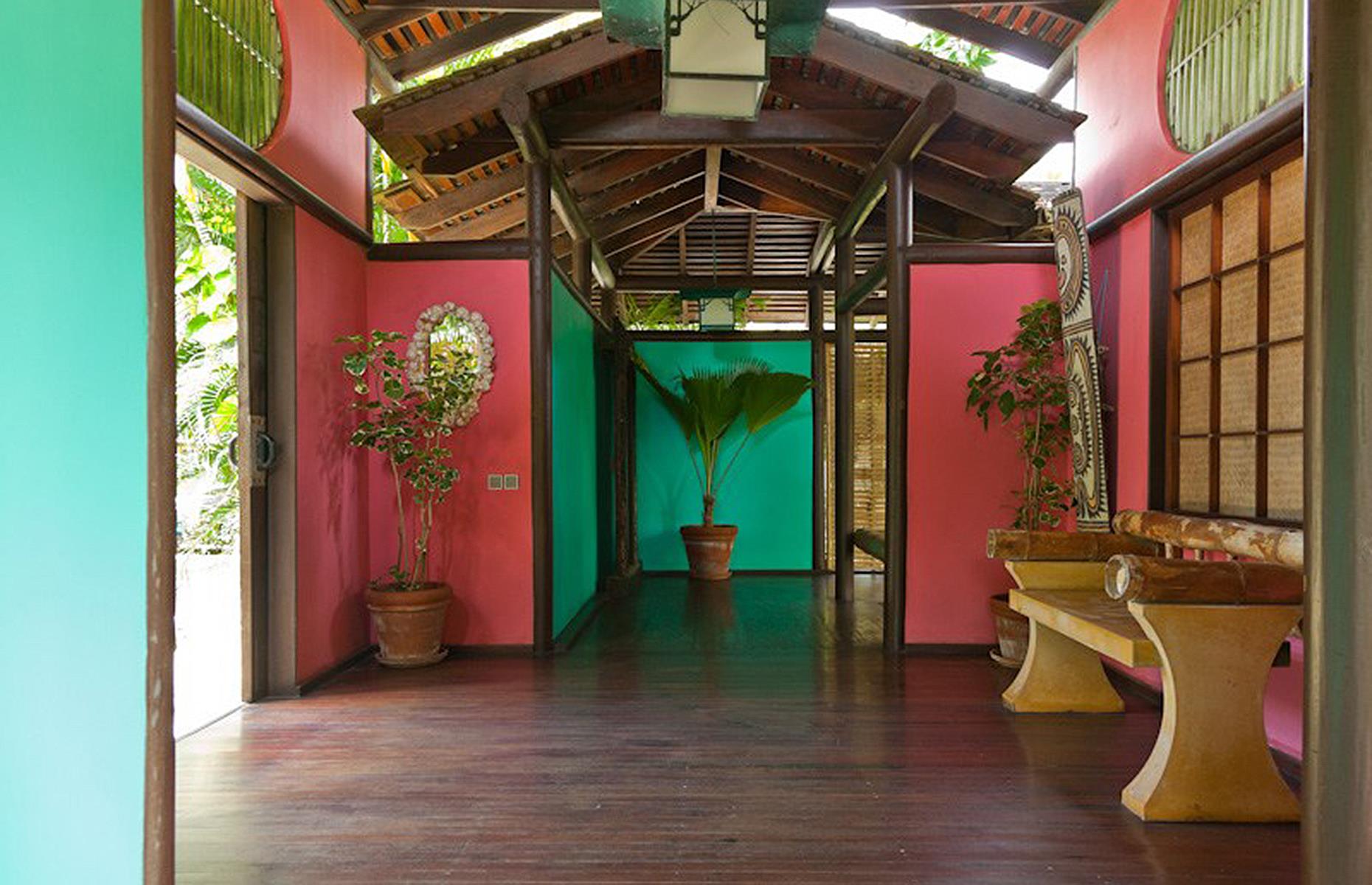 Mick Jagger's Mustique island retreat: $2,358 (£1.8k) per night